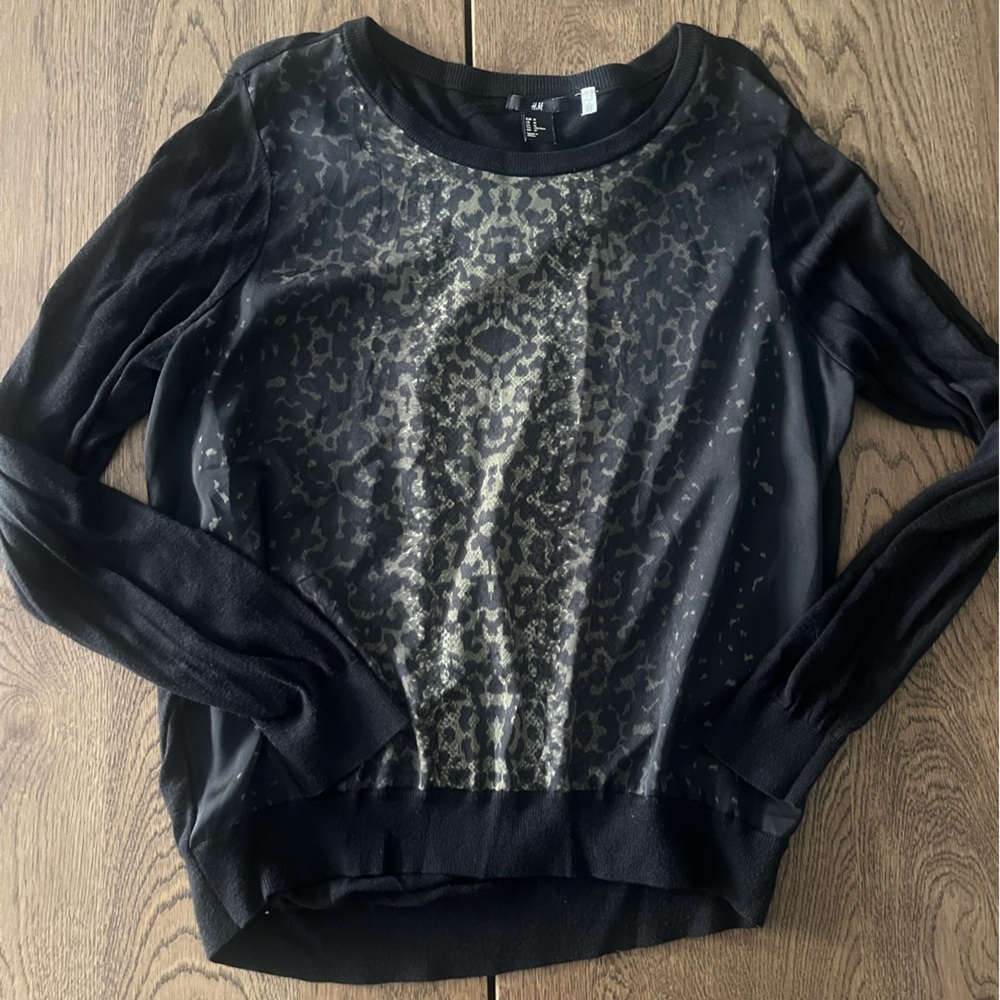 H&M Black and Gray Patterned Long Sleeve Top